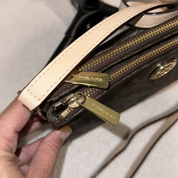 Michael Kors Crossbody Purse Brown and Tan Monogram Print with gold hardware - Picture 9 of 12